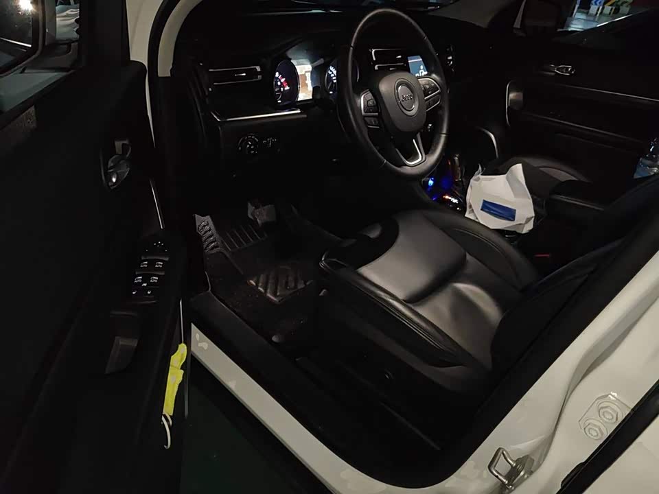 Jeep Grand Commander