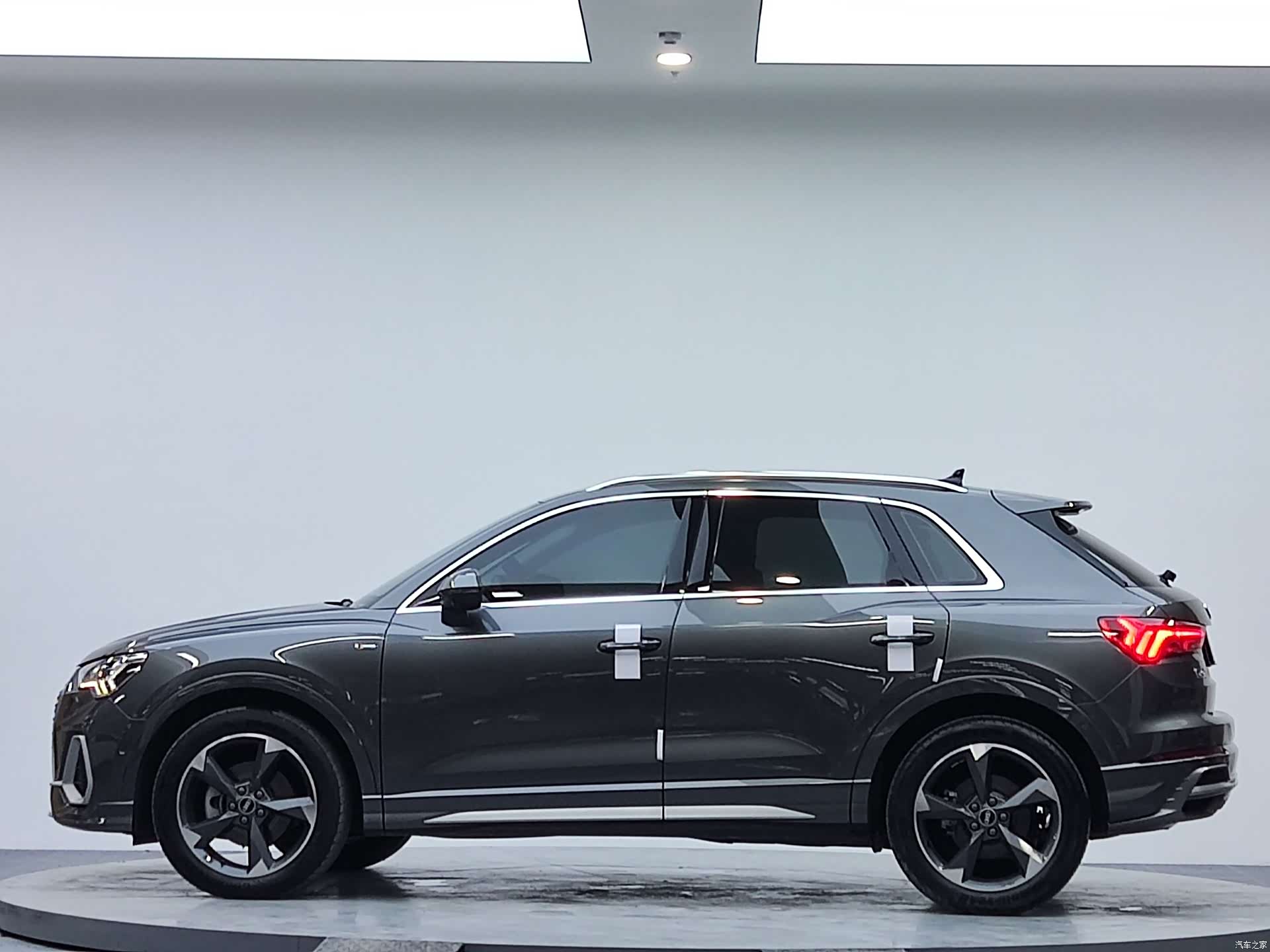 Audi Q3, 2023 4