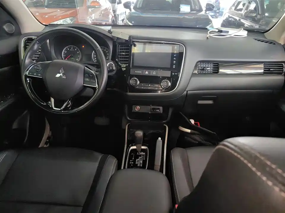 Mitsubishi Outlander Mitsubishi Outlander