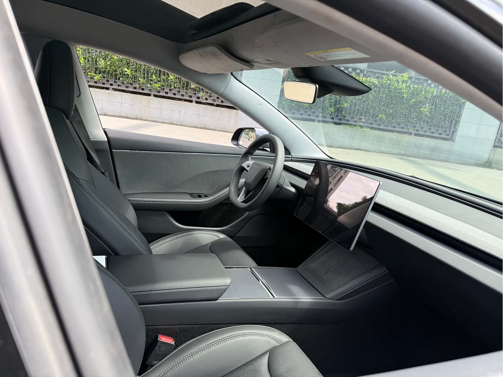 Tesla Model 3, 2025 7