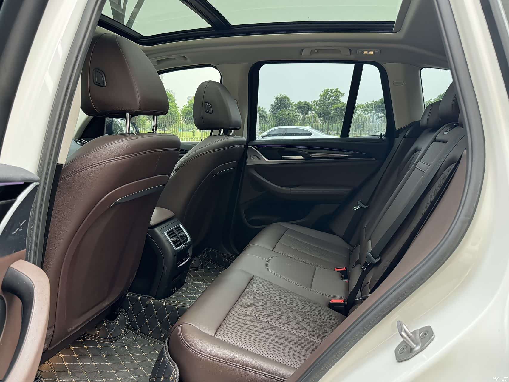 BMW iX3, 2023 4