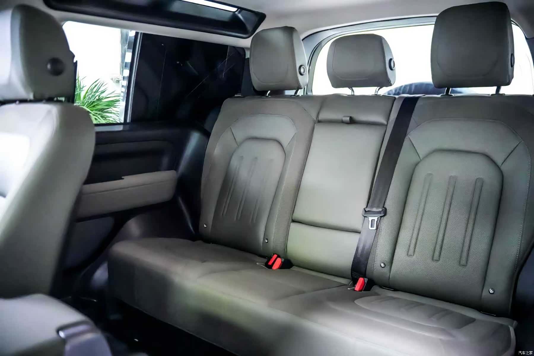 Land Rover Defender, 2021 9