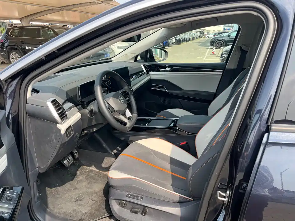 Volkswagen ID.6 CROZZ