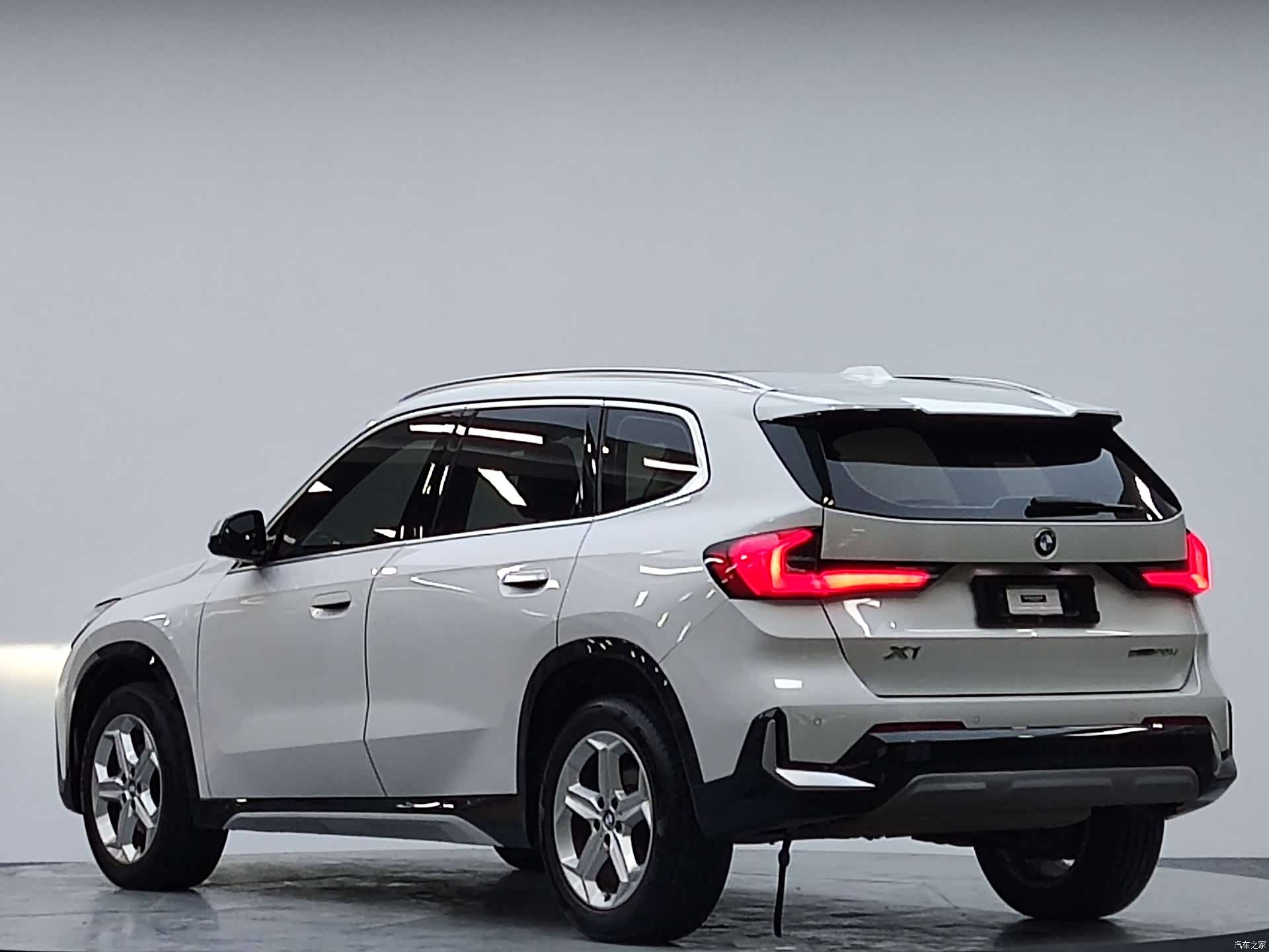 BMW X1, 2023 все фото