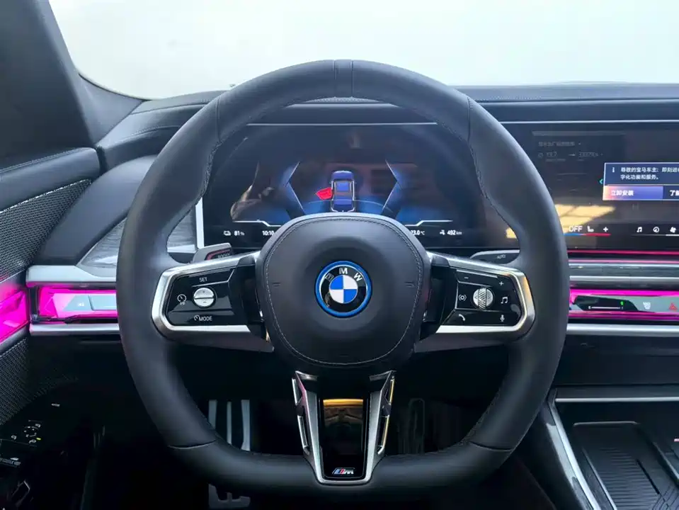 BMW i7