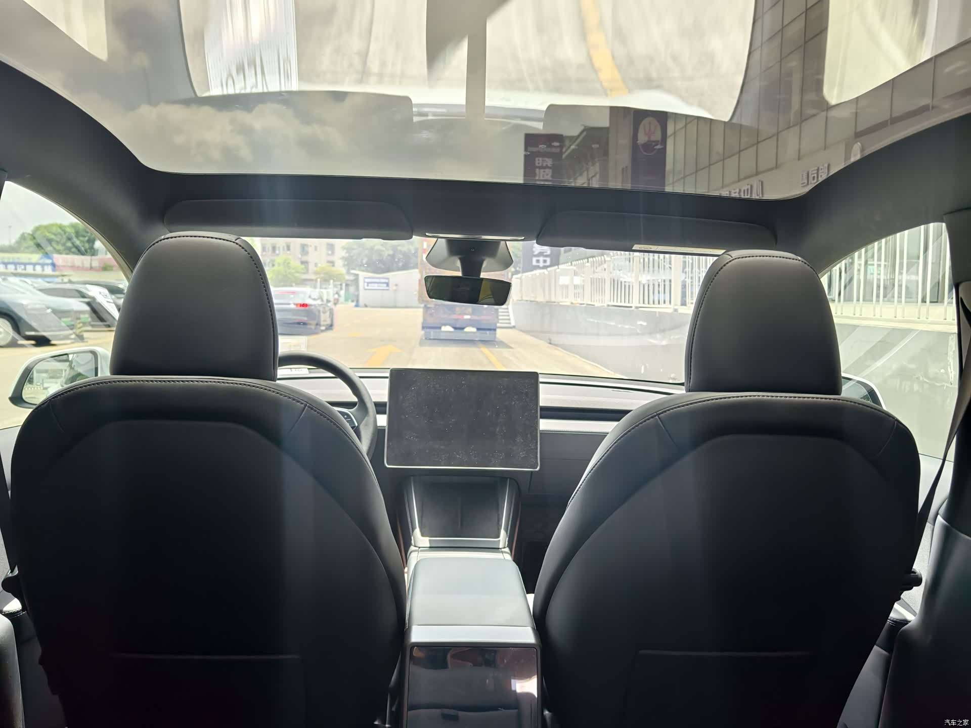 Tesla Model Y, 2026 8