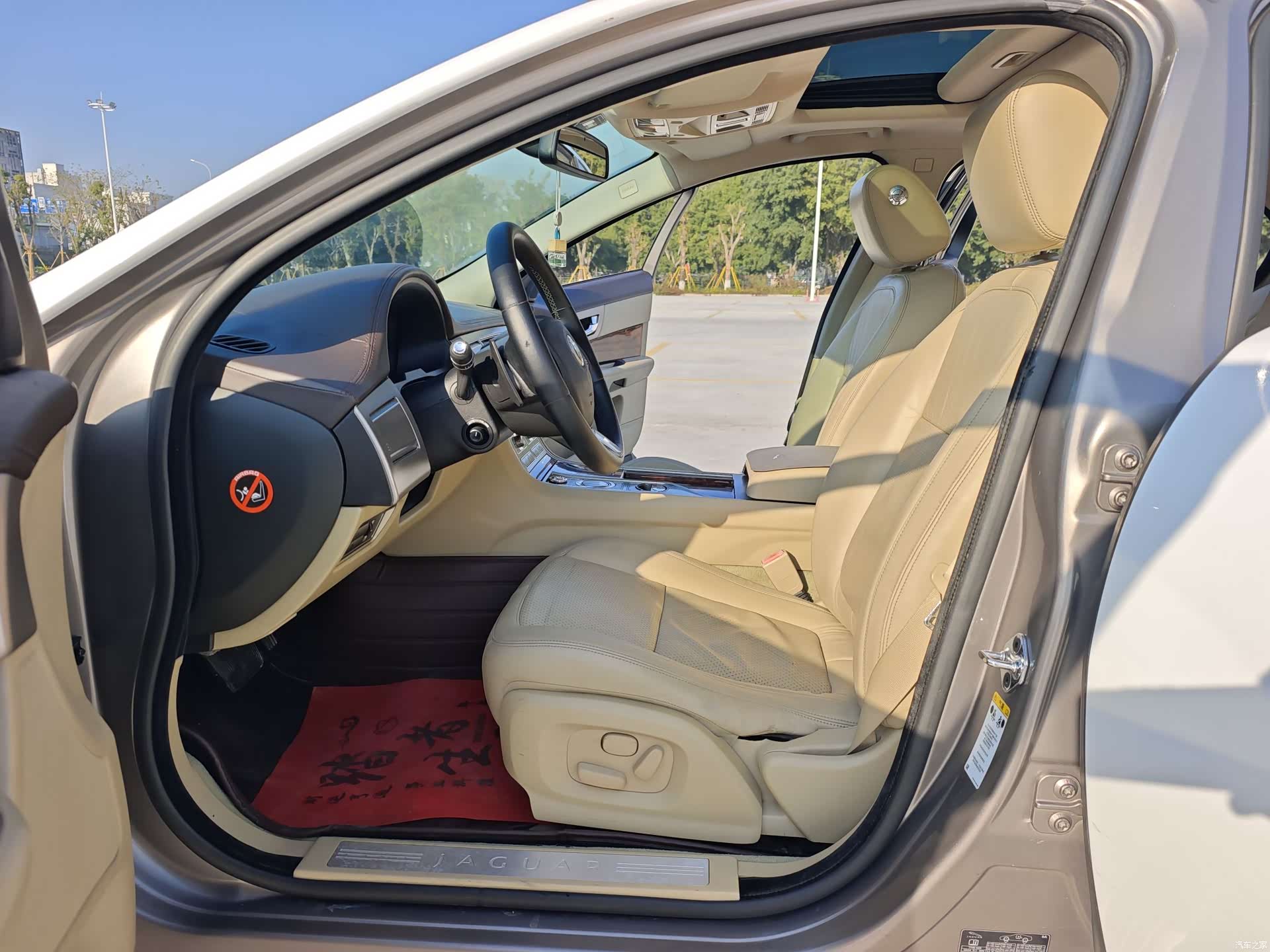 Jaguar XF, 2010 12