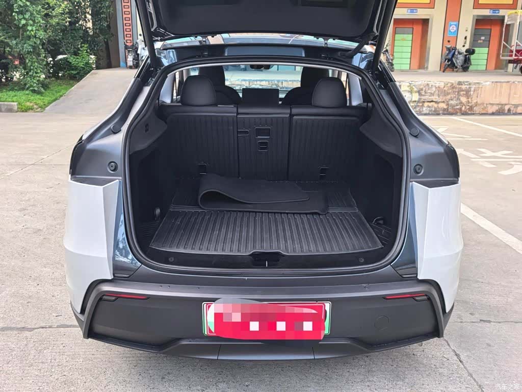 Tesla Model Y, 2025 14