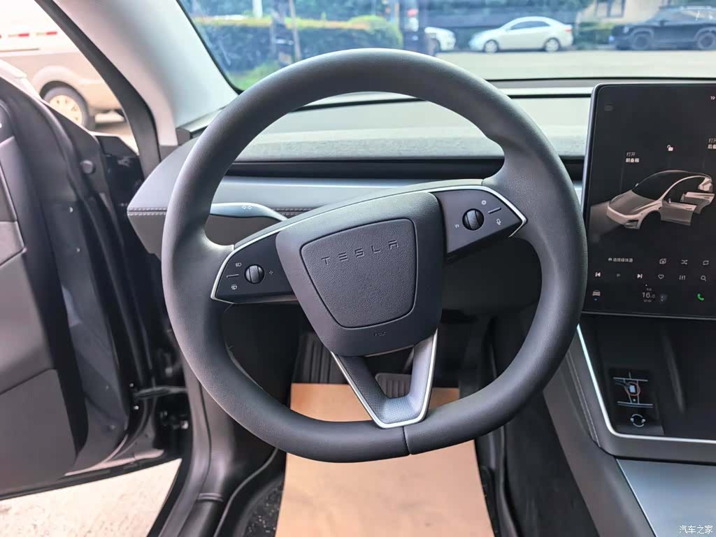 Tesla Model Y, 2025 10
