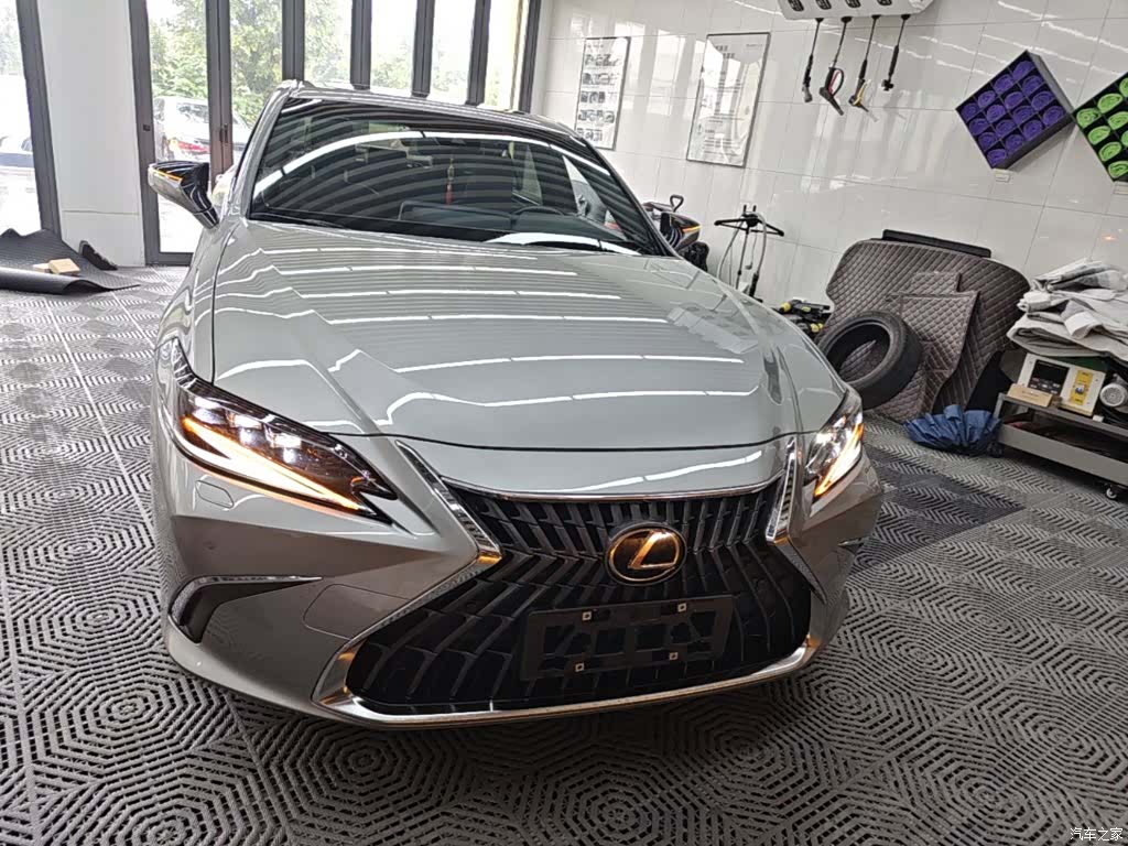 Lexus ES, 2024 3