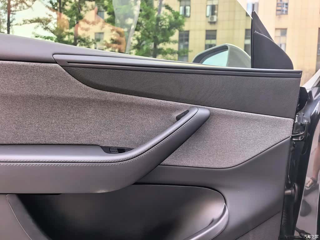 Tesla Model Y, 2025 11
