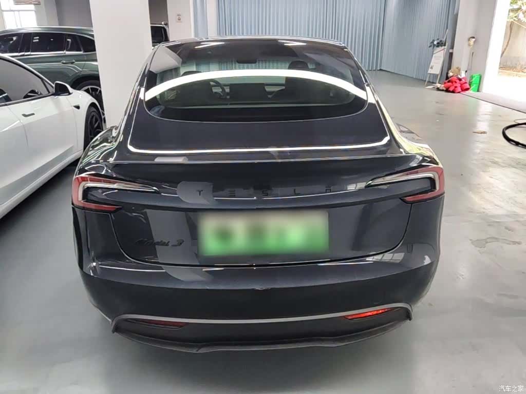 Tesla Model 3, 2025 6
