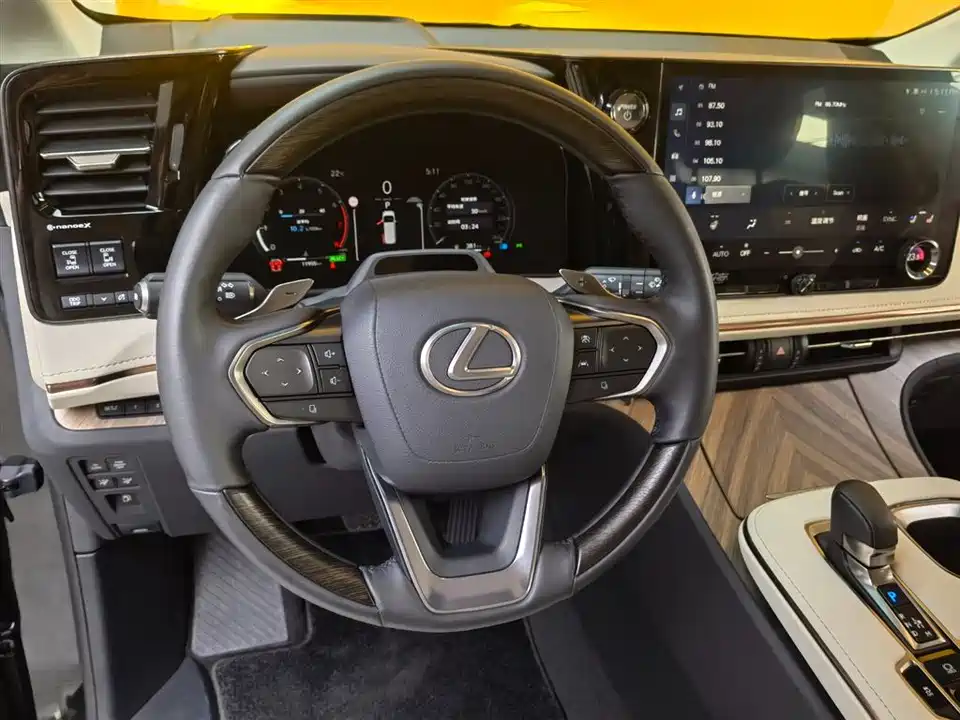 Lexus LM Lexus LM