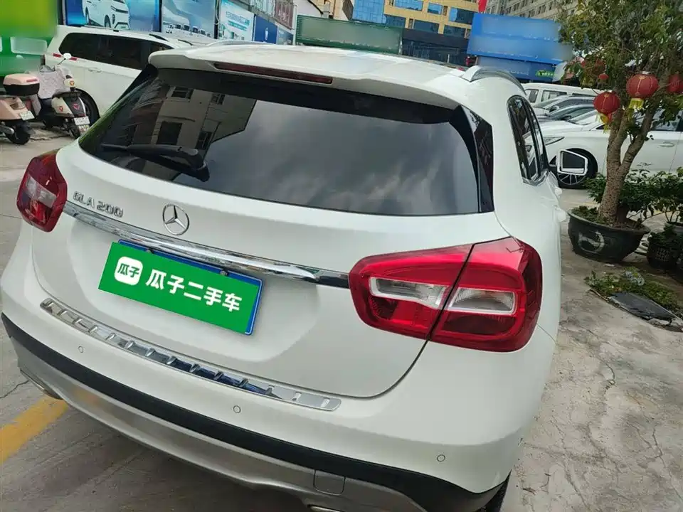Mercedes-Benz GLA Mercedes-Benz GLA
