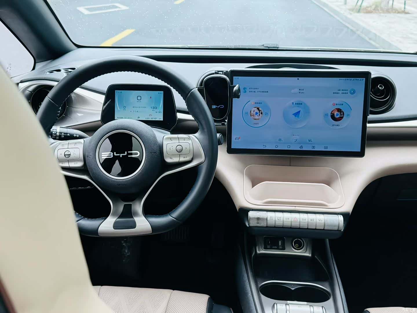 BYD Dolphin, 2023 все фото