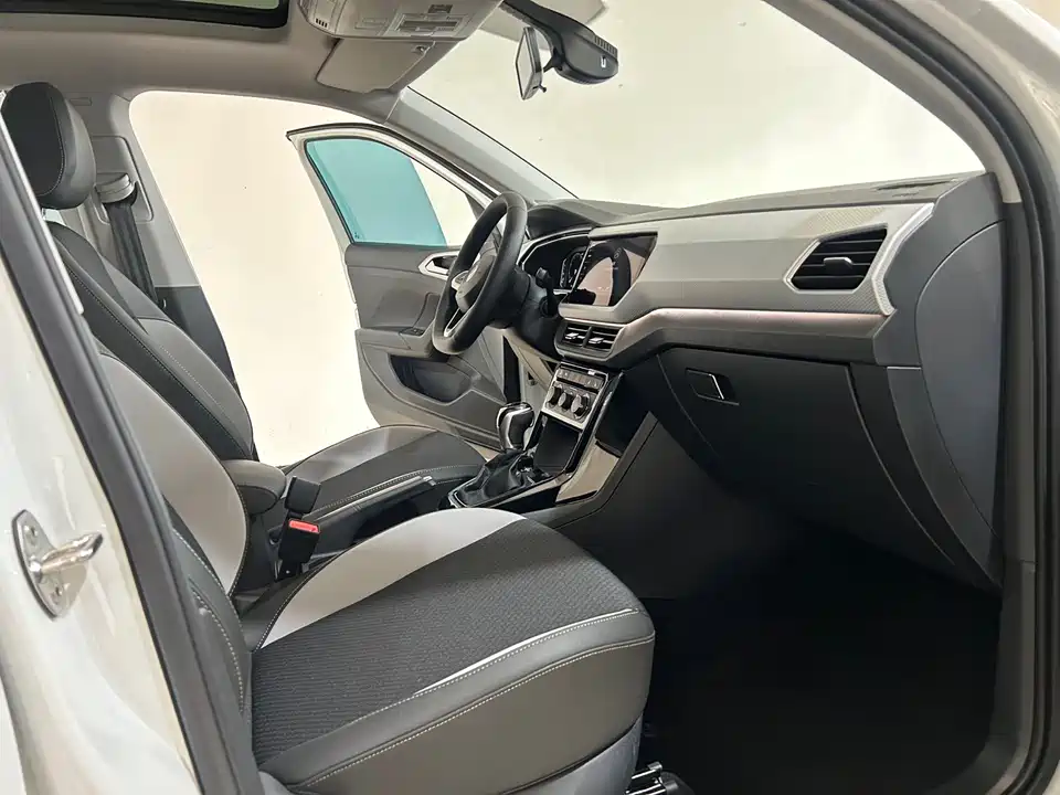 Volkswagen Exploring the shadow