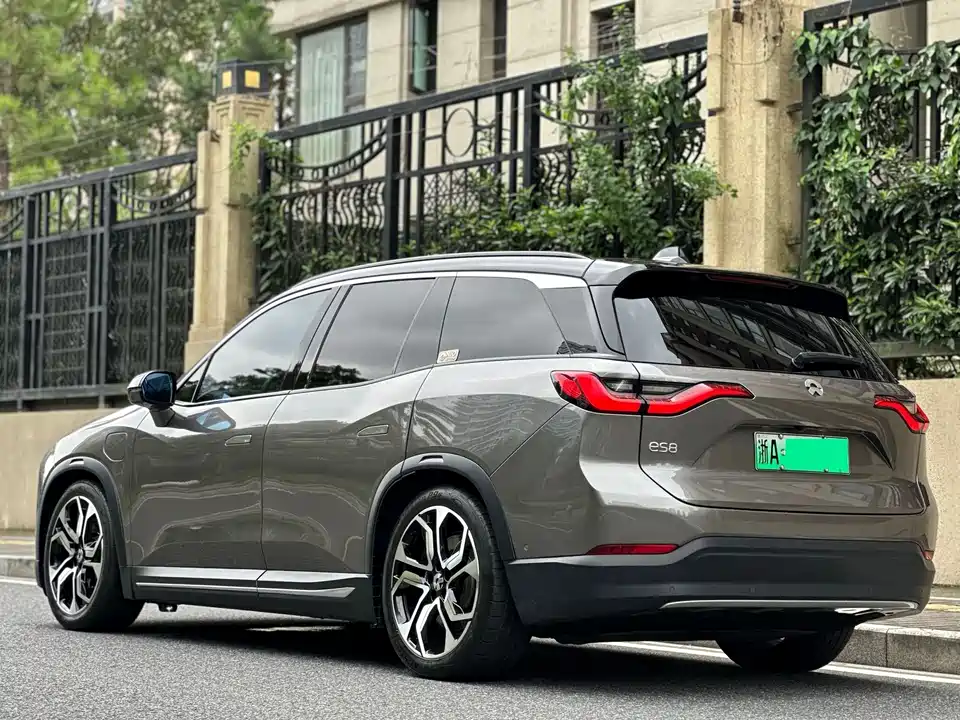 NIO ES8