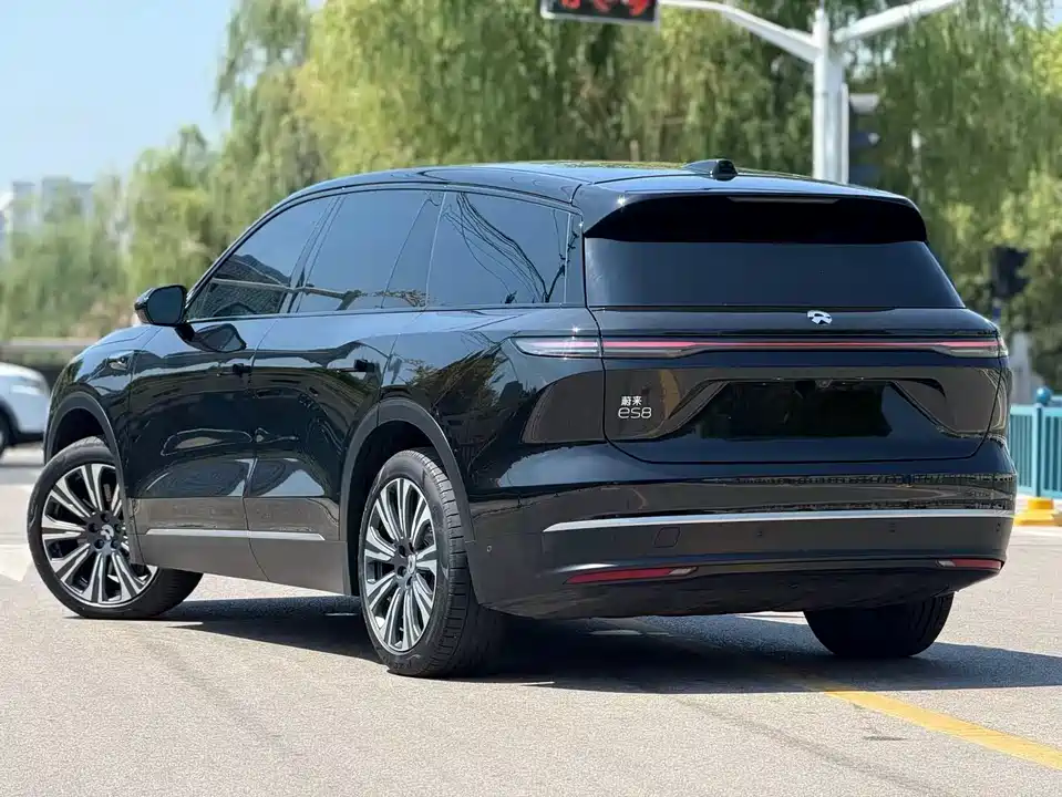 NIO ES8