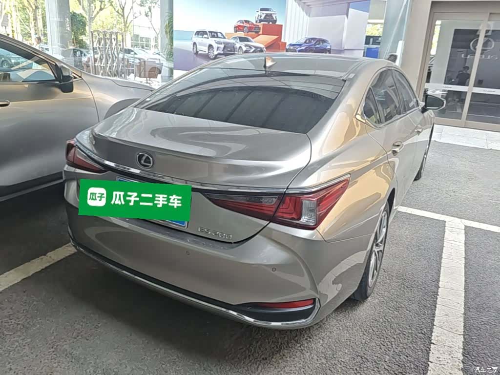 Lexus ES, 2023 7