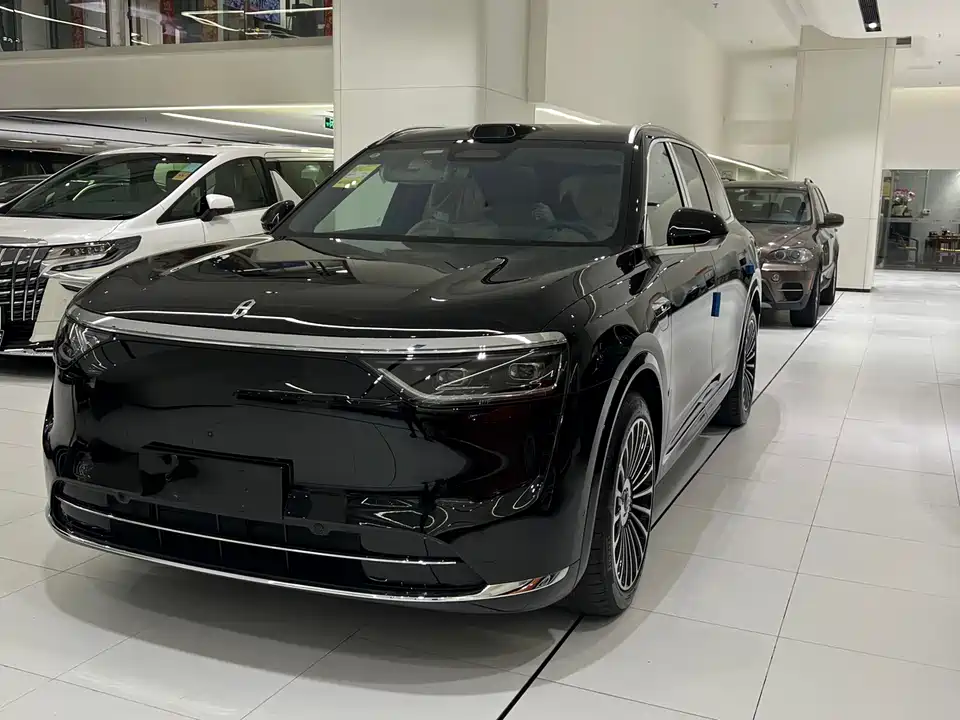 AITO Ask the world M8