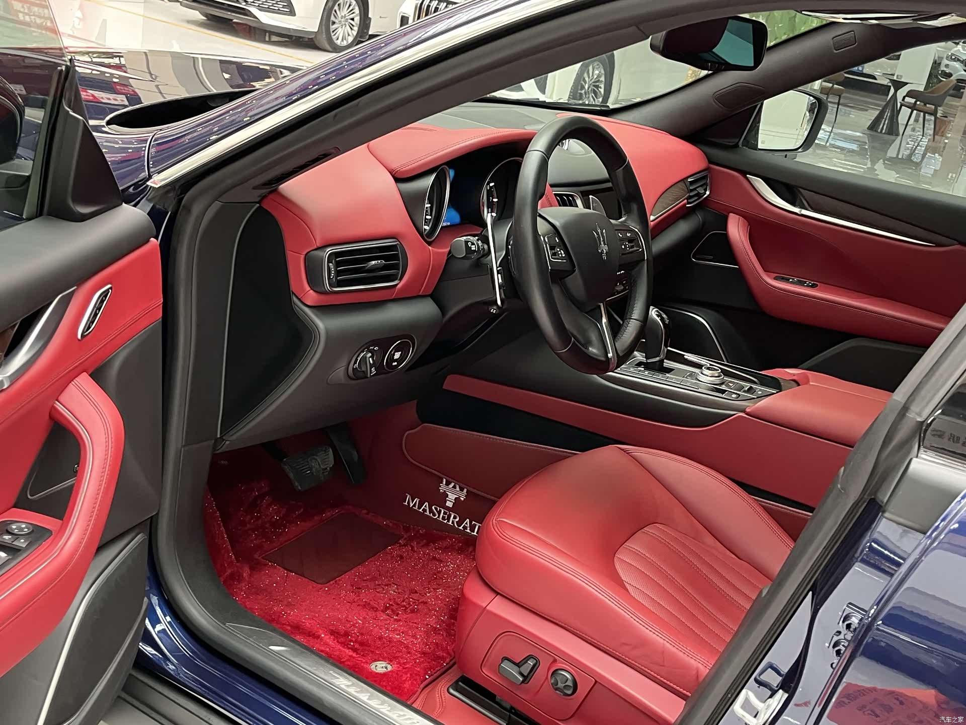 Maserati Levante, 2017 все фото