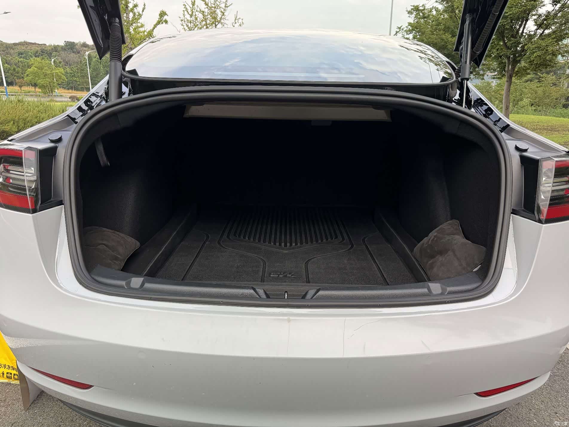 Tesla Model 3, 2021 17