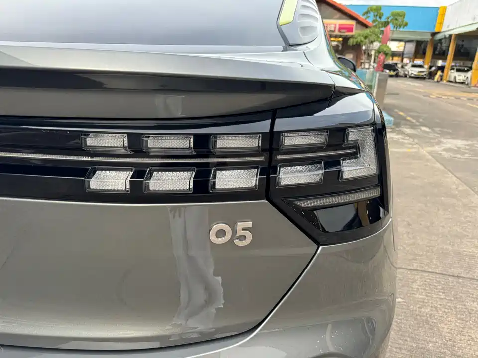 Lynk & Co 05