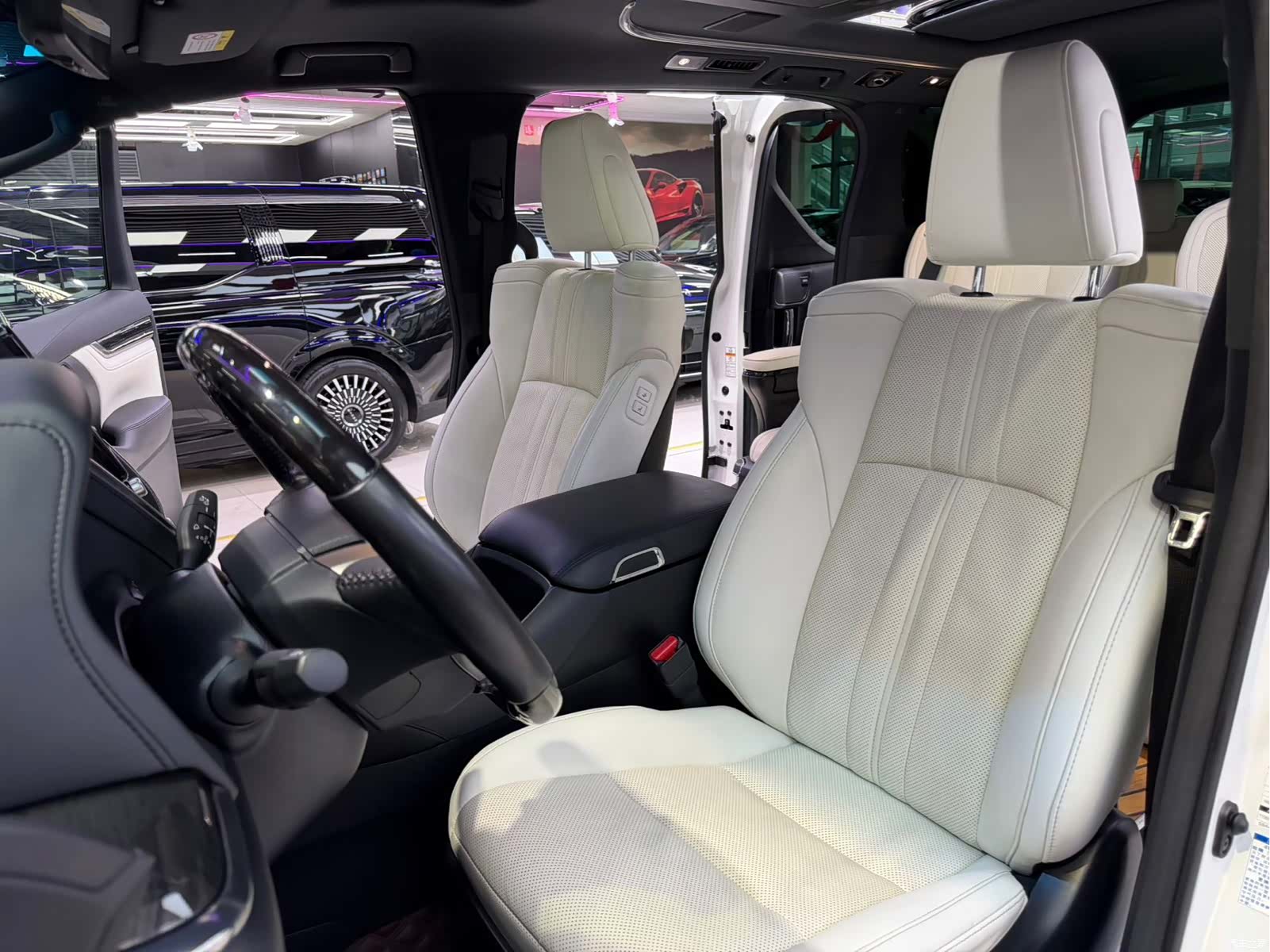 Lexus LM, 2021 12