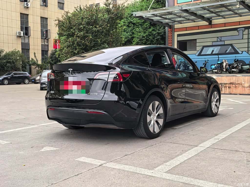 Tesla Model Y, 2023 17