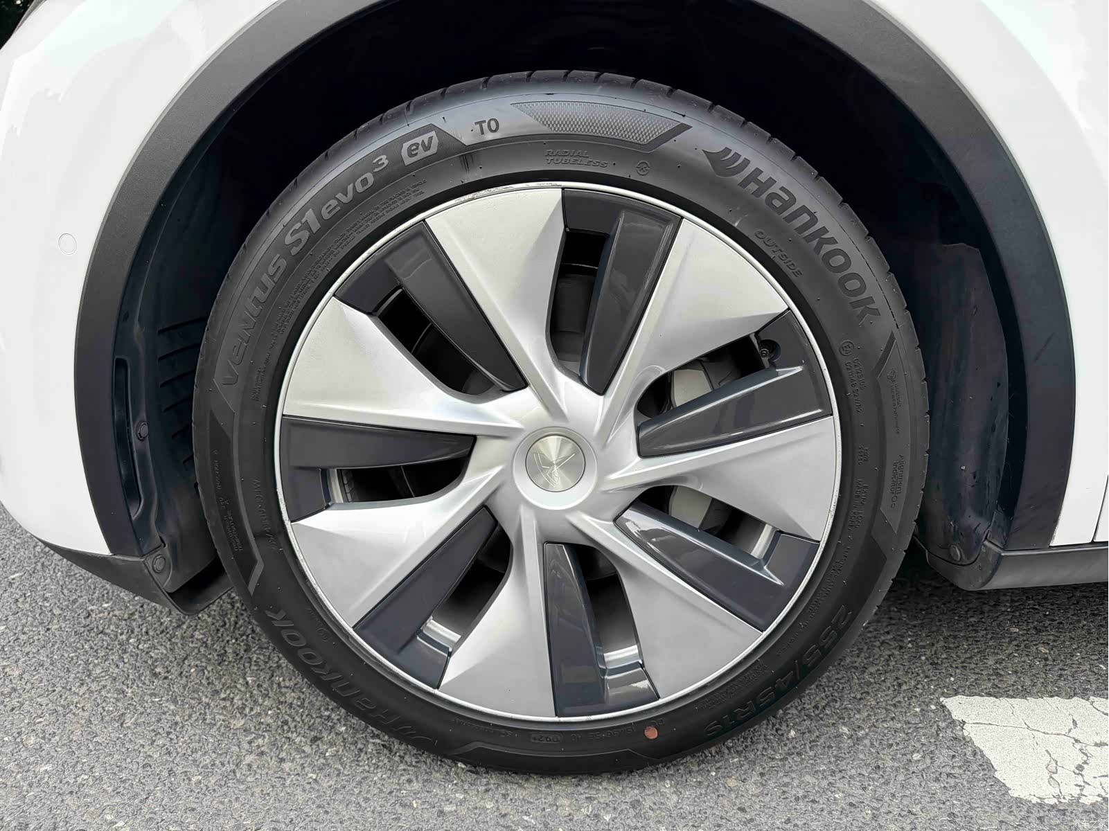 Tesla Model Y, 2021 4