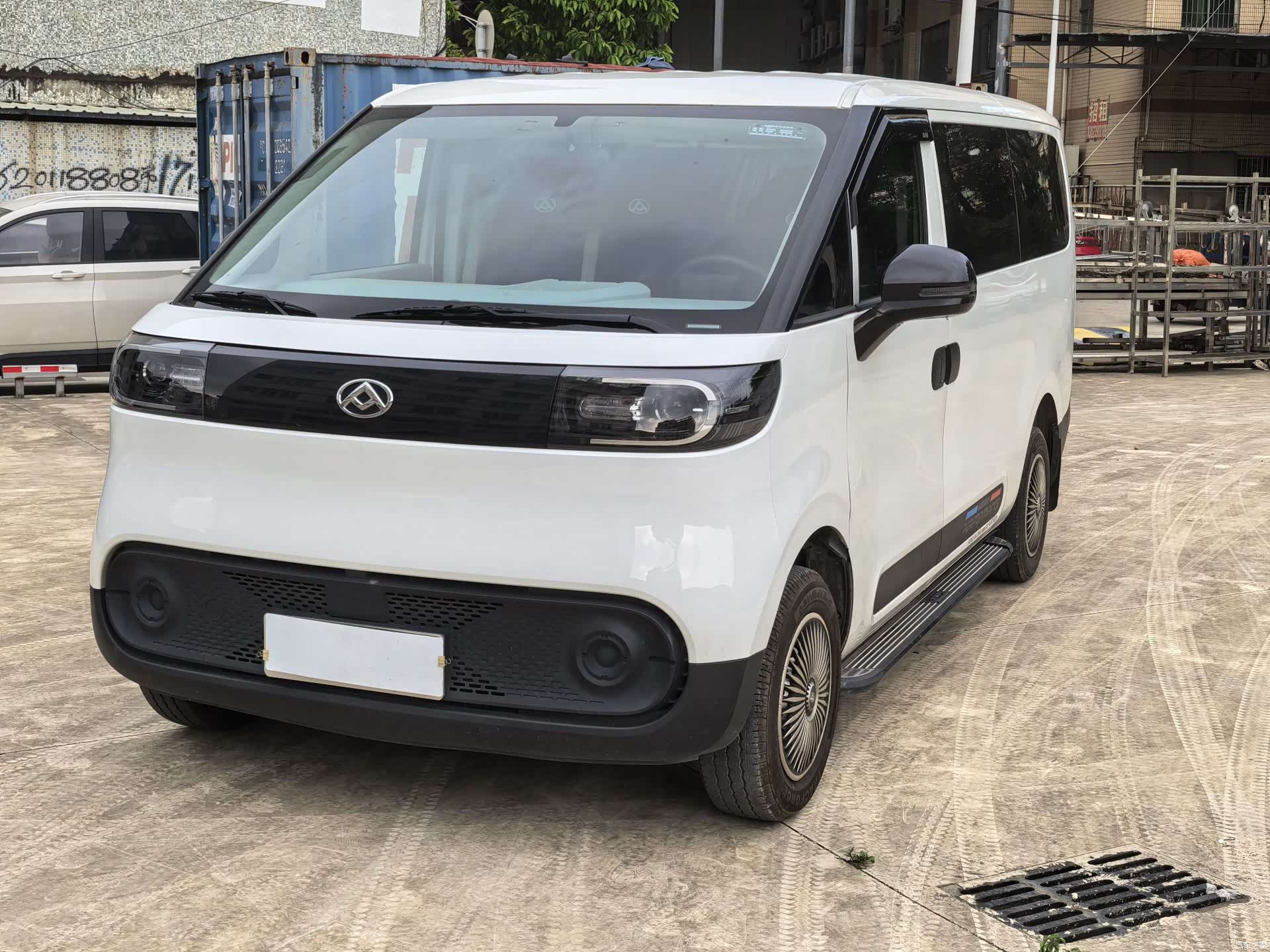 Maxus V1