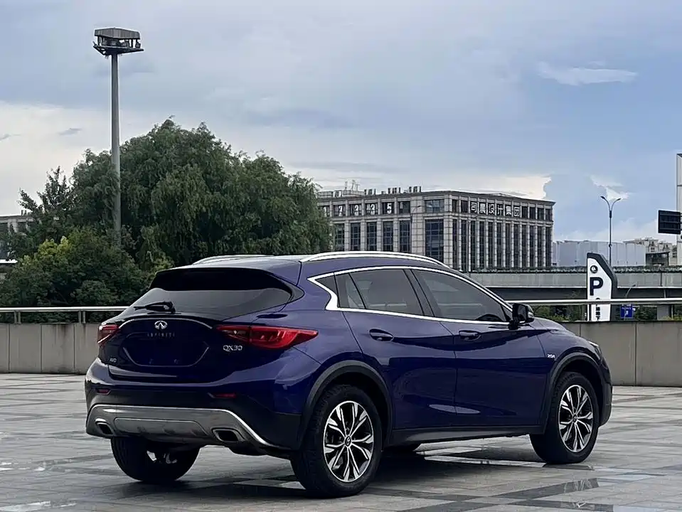 Infiniti QX30