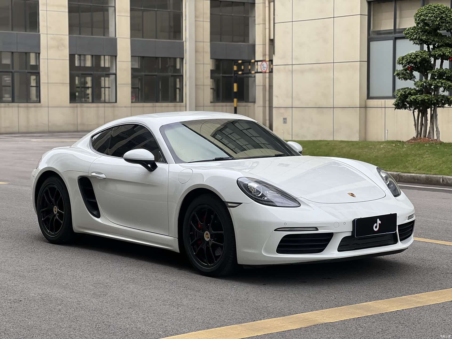 Porsche Cayman, 2017 3