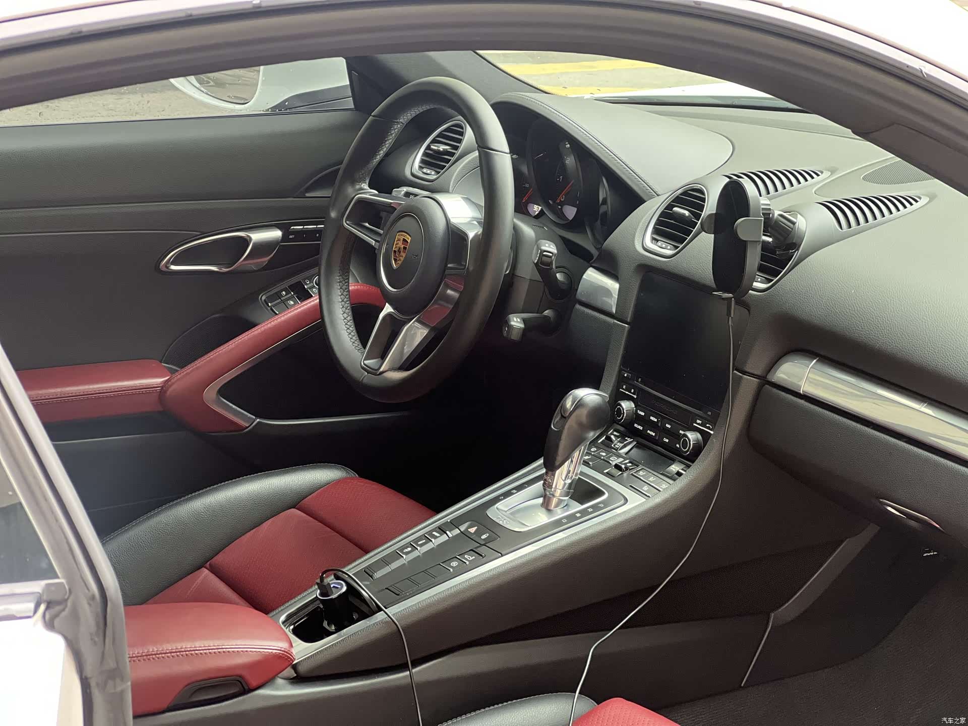 Porsche Cayman, 2017 все фото