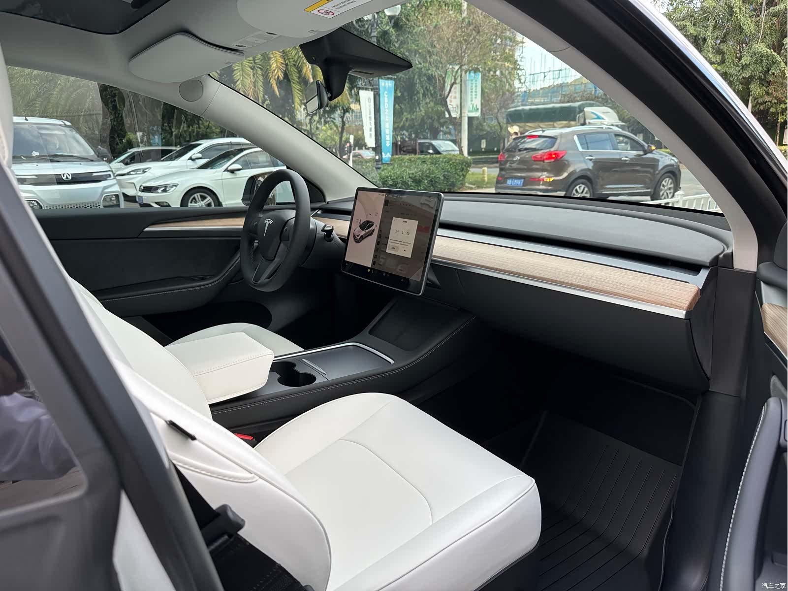 Tesla Model Y, 2022 10