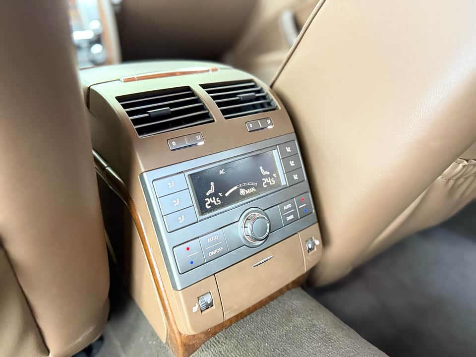 Volkswagen Phaeton Volkswagen Phaeton