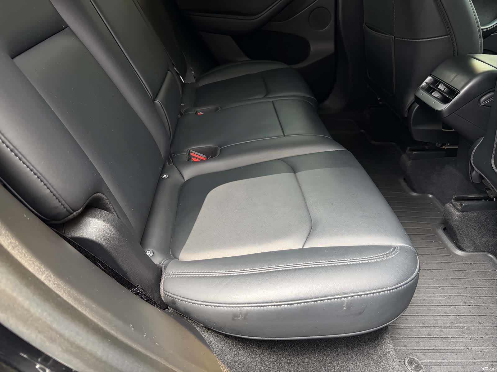 Tesla Model Y, 2023 7