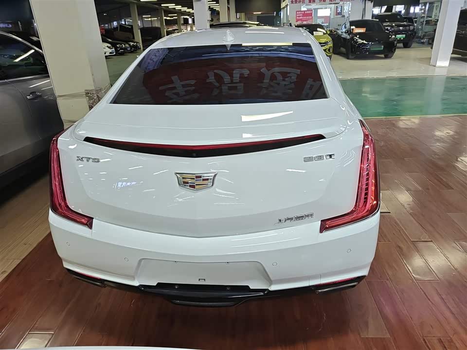 Cadillac XTS