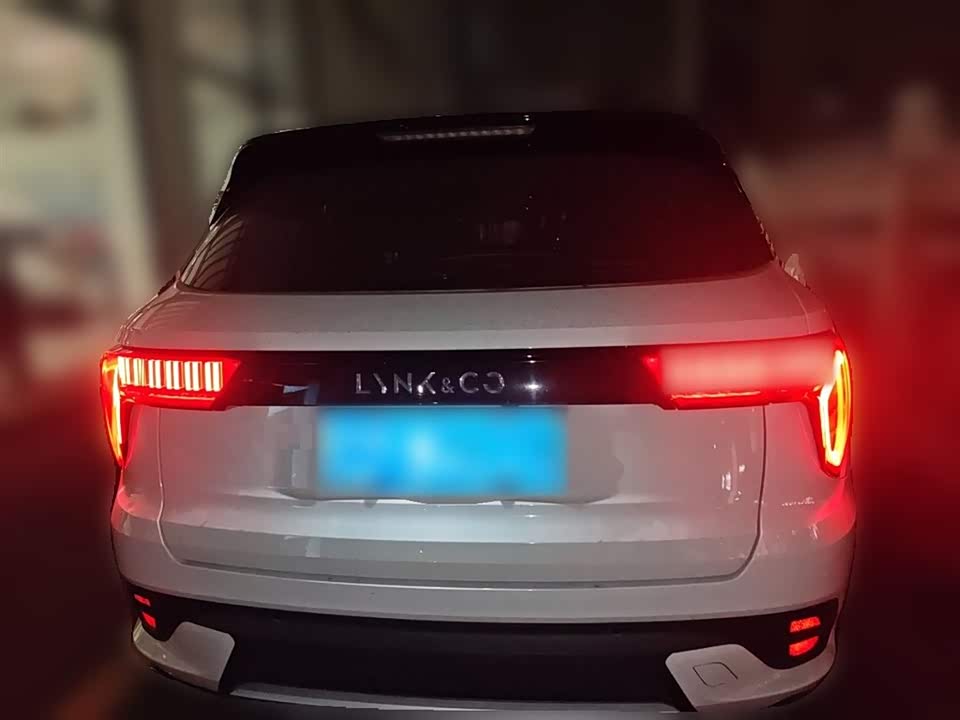 Lynk & Co 01