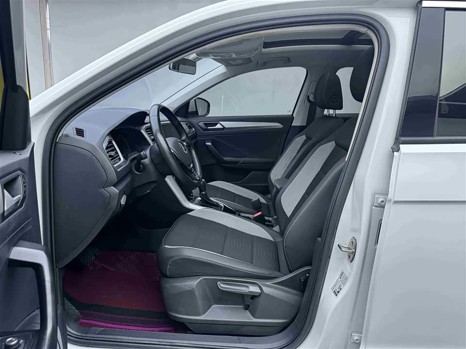 Volkswagen T-ROC exploring Songs