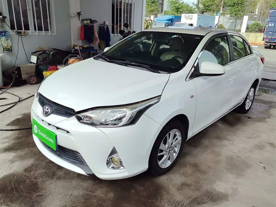Toyota YARiS L to enjoy