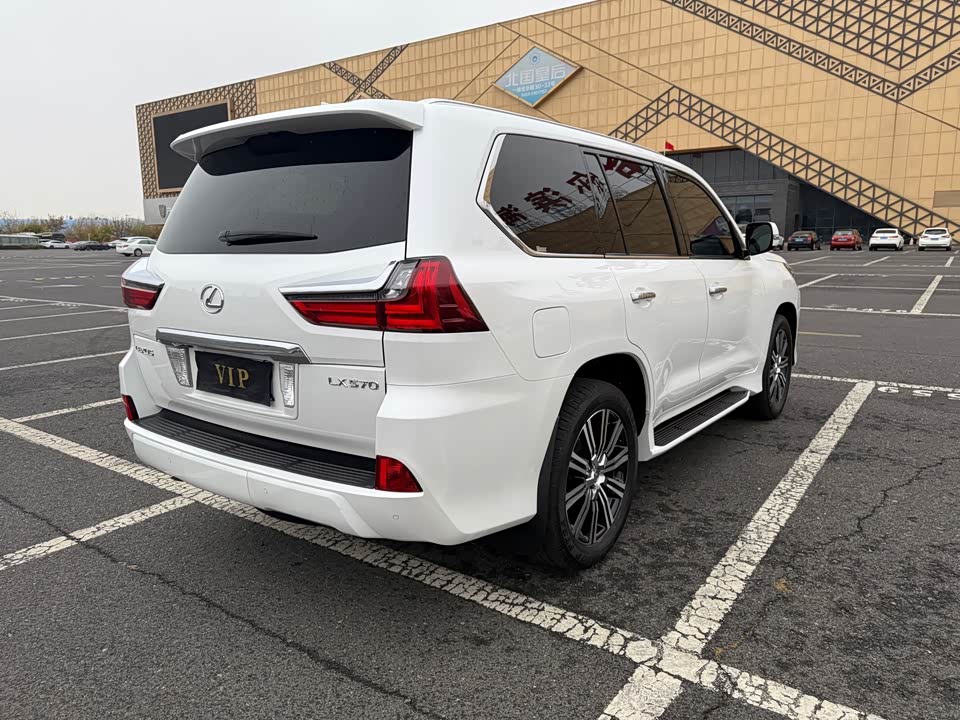 Lexus LX