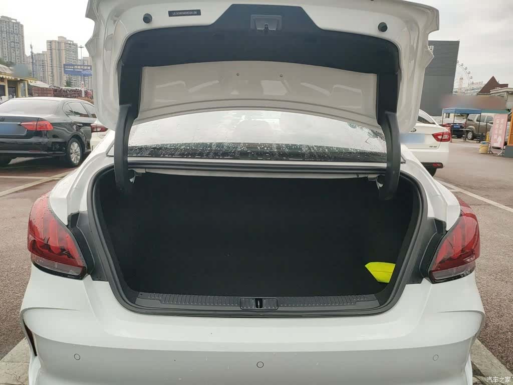 MG MG5, 2023 15