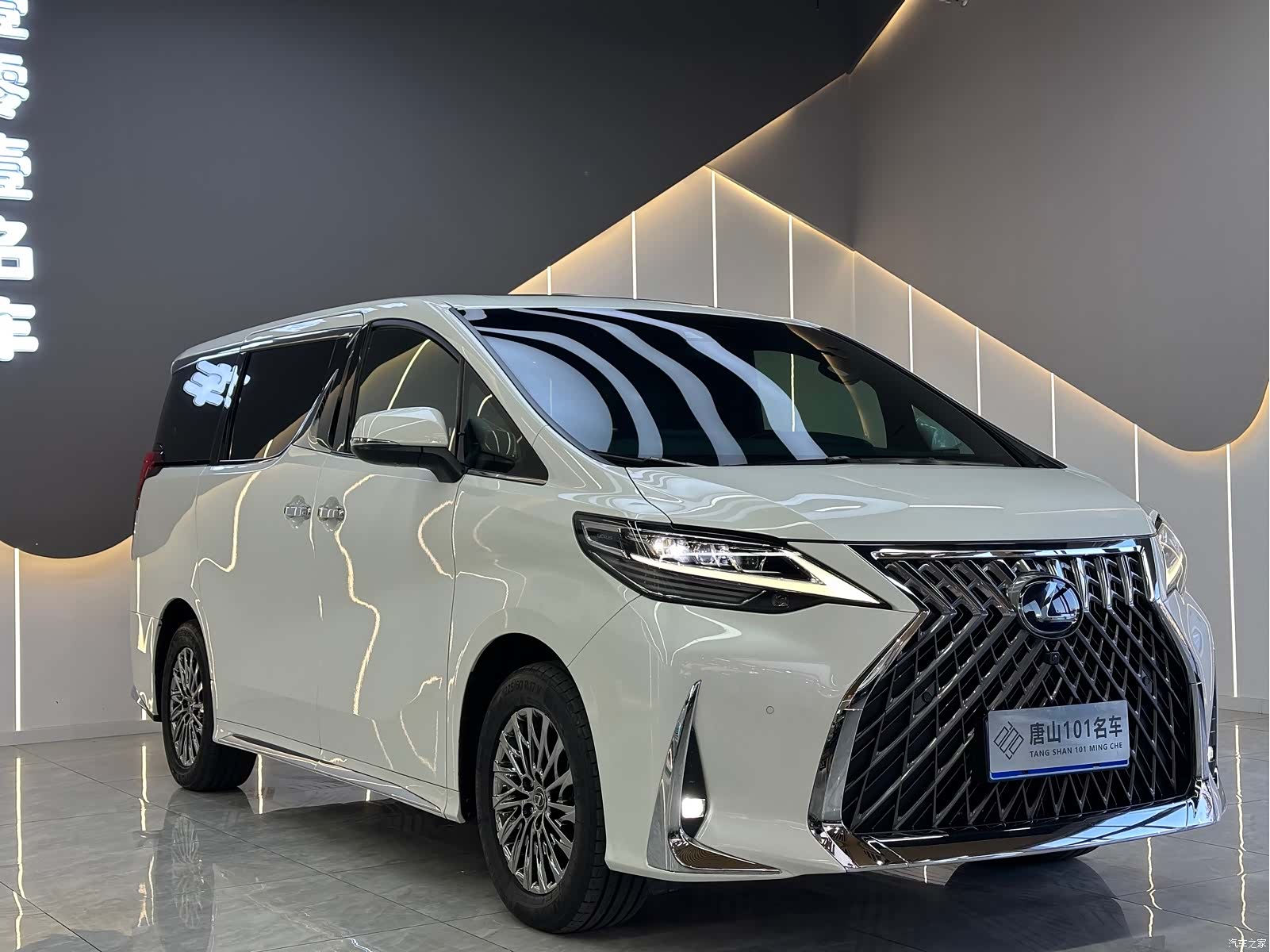 Lexus LM, 2021 3