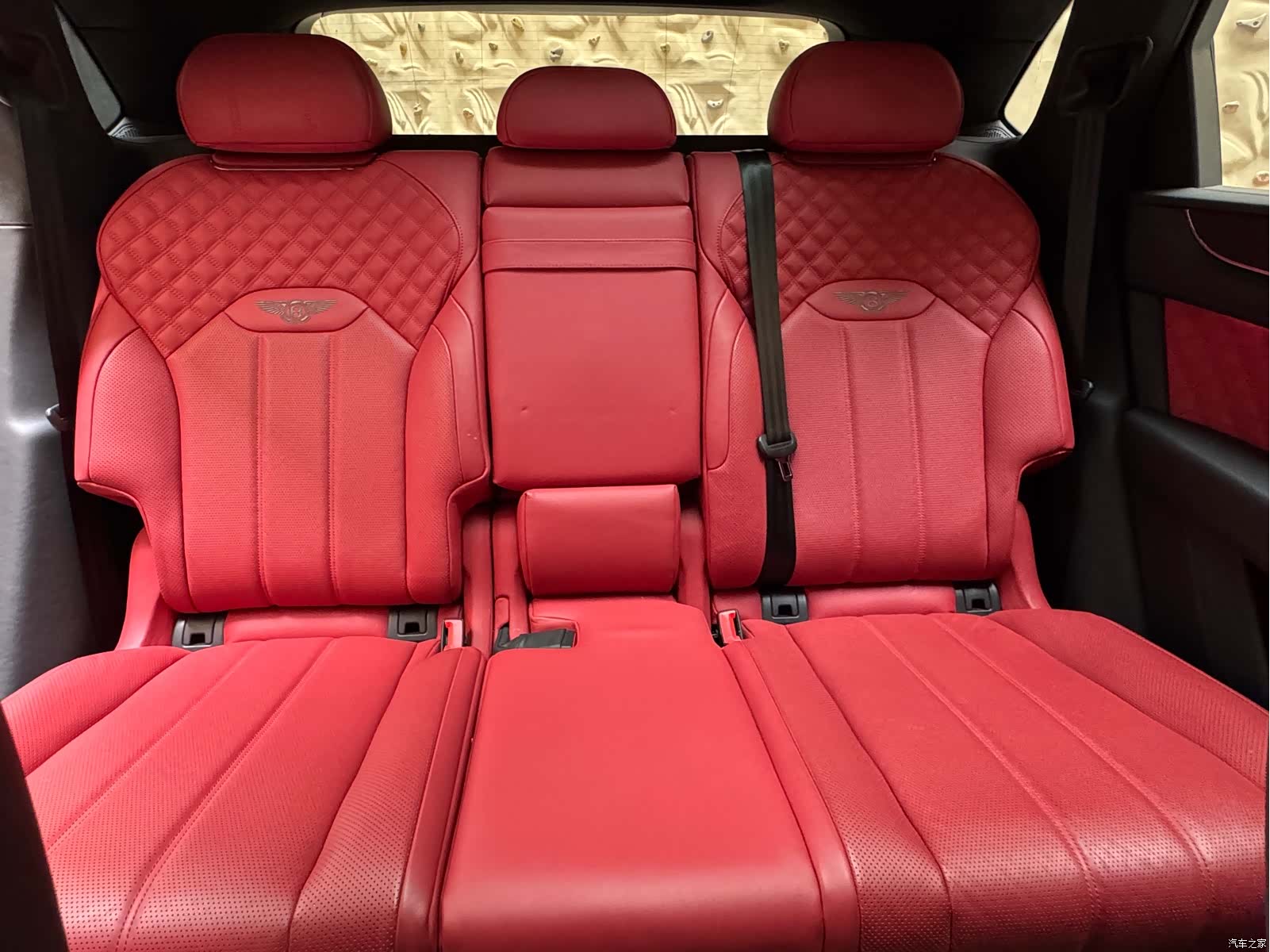 Bentley Bentayga, 2022 19