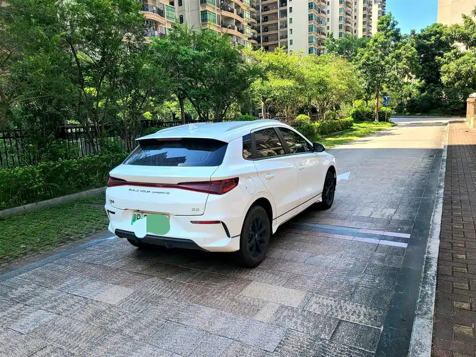 BYD e2