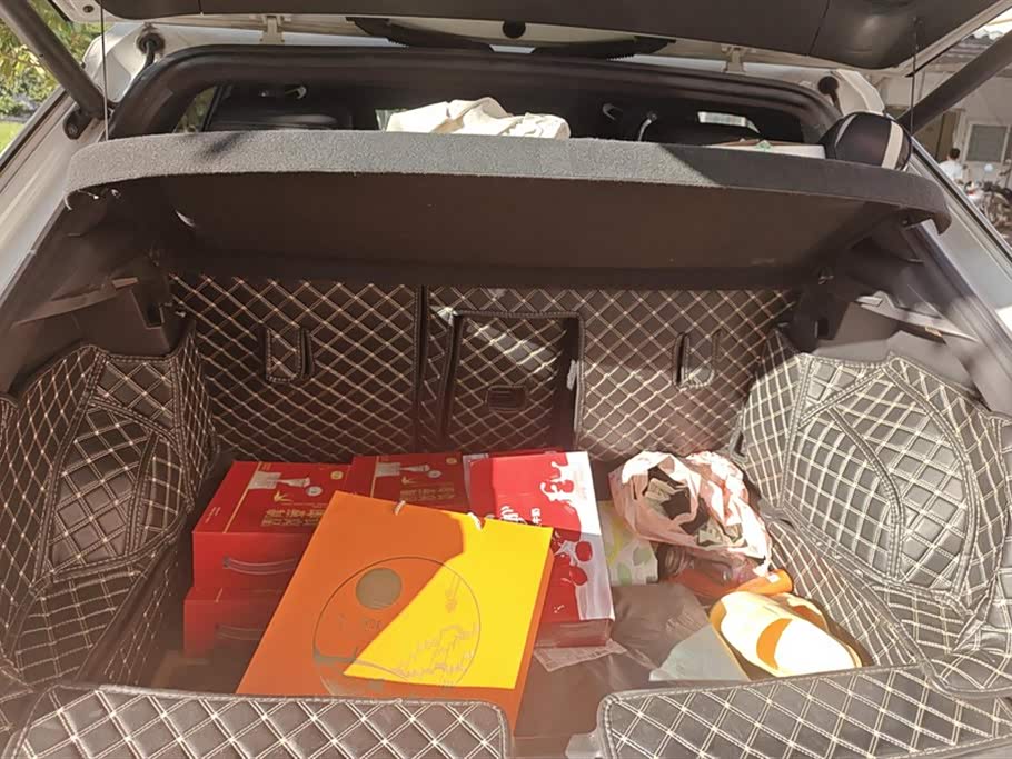 Volkswagen T-ROC exploring Songs