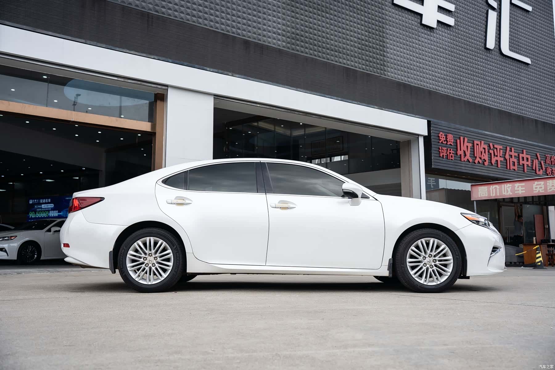 Lexus ES, 2018 3
