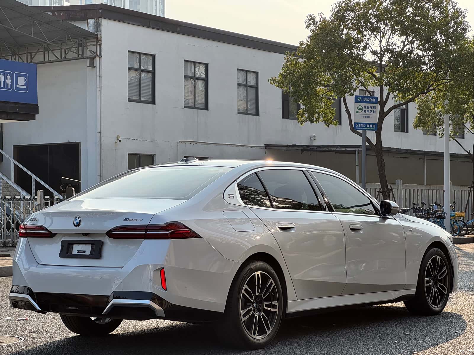 BMW 5 Series, 2024 4