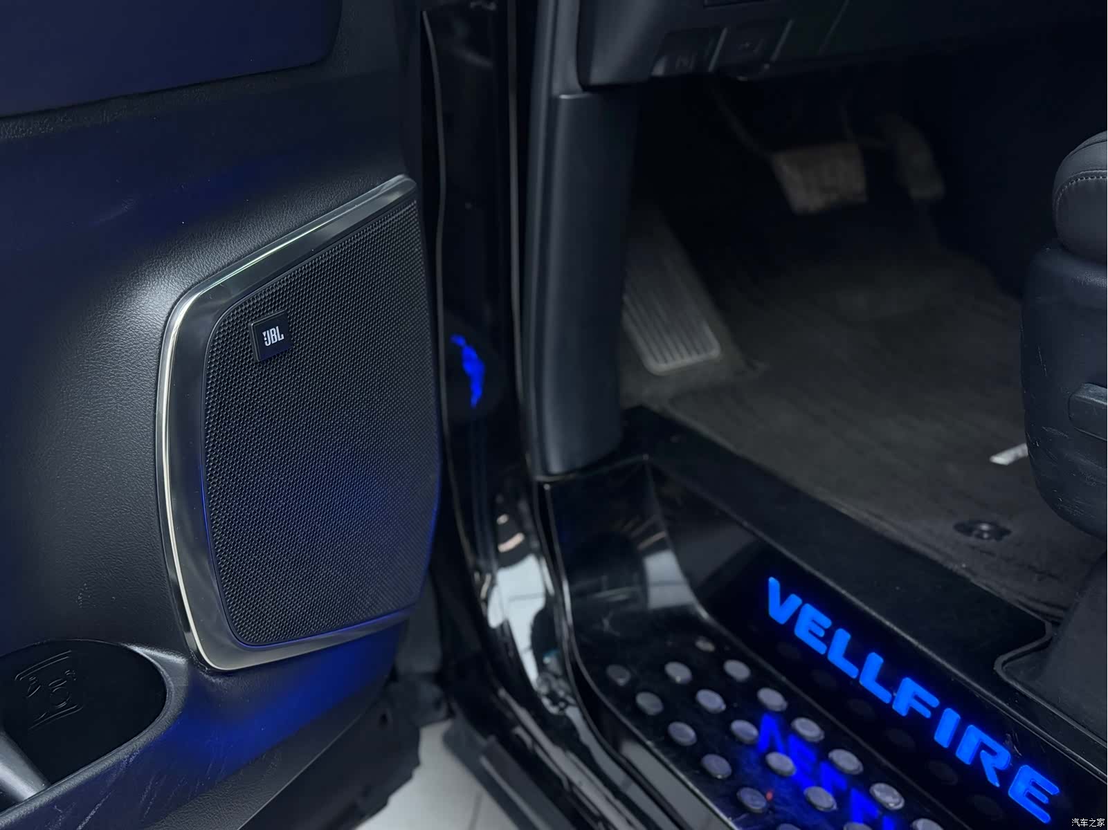 Toyota Vellfire, 2020 10